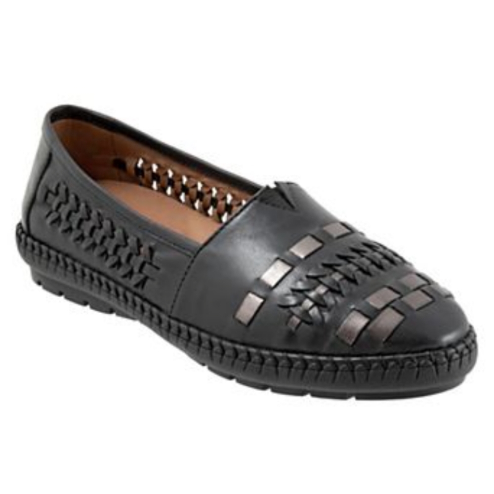 NWT.Trotters Women's Brown Loafers.Size 10